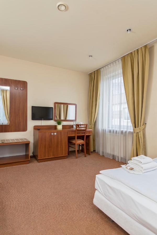 Hotel Colibra Varsó Kültér fotó